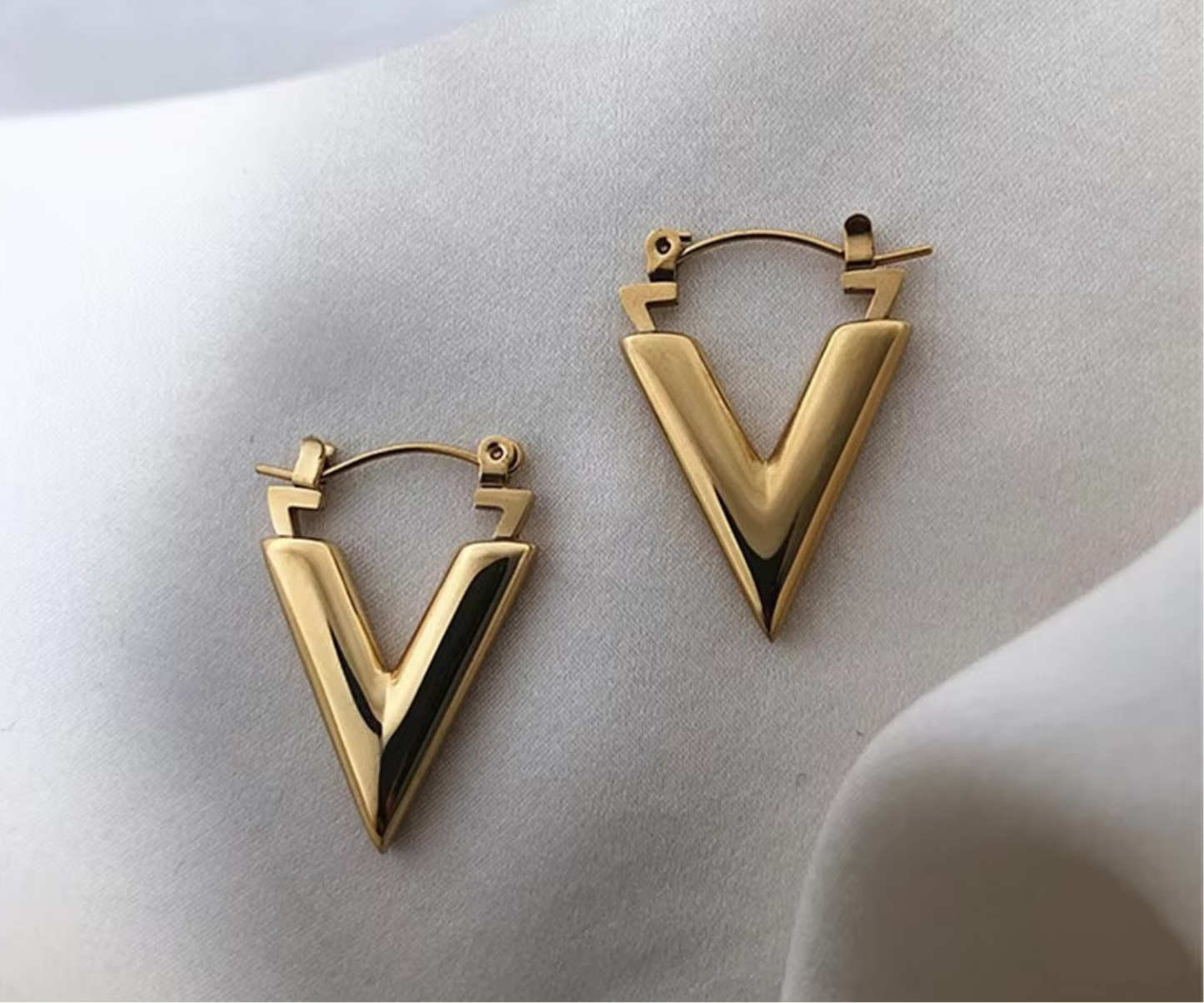 Gold V-drops