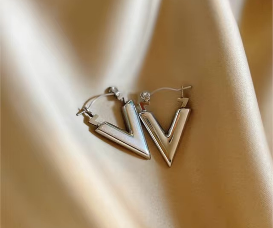 Silver V-drops