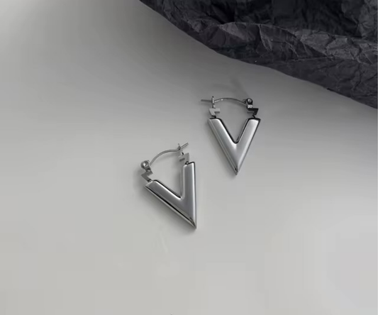 Silver V-drops